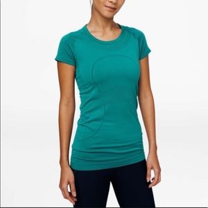🍋 Lululemon Swiftly tech Tee in RARE deep green